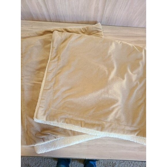 Sonoma King Comforter Set Camel – Reversible Micromink Sherpa 3-Piece Bedding - Picture 4 of 6